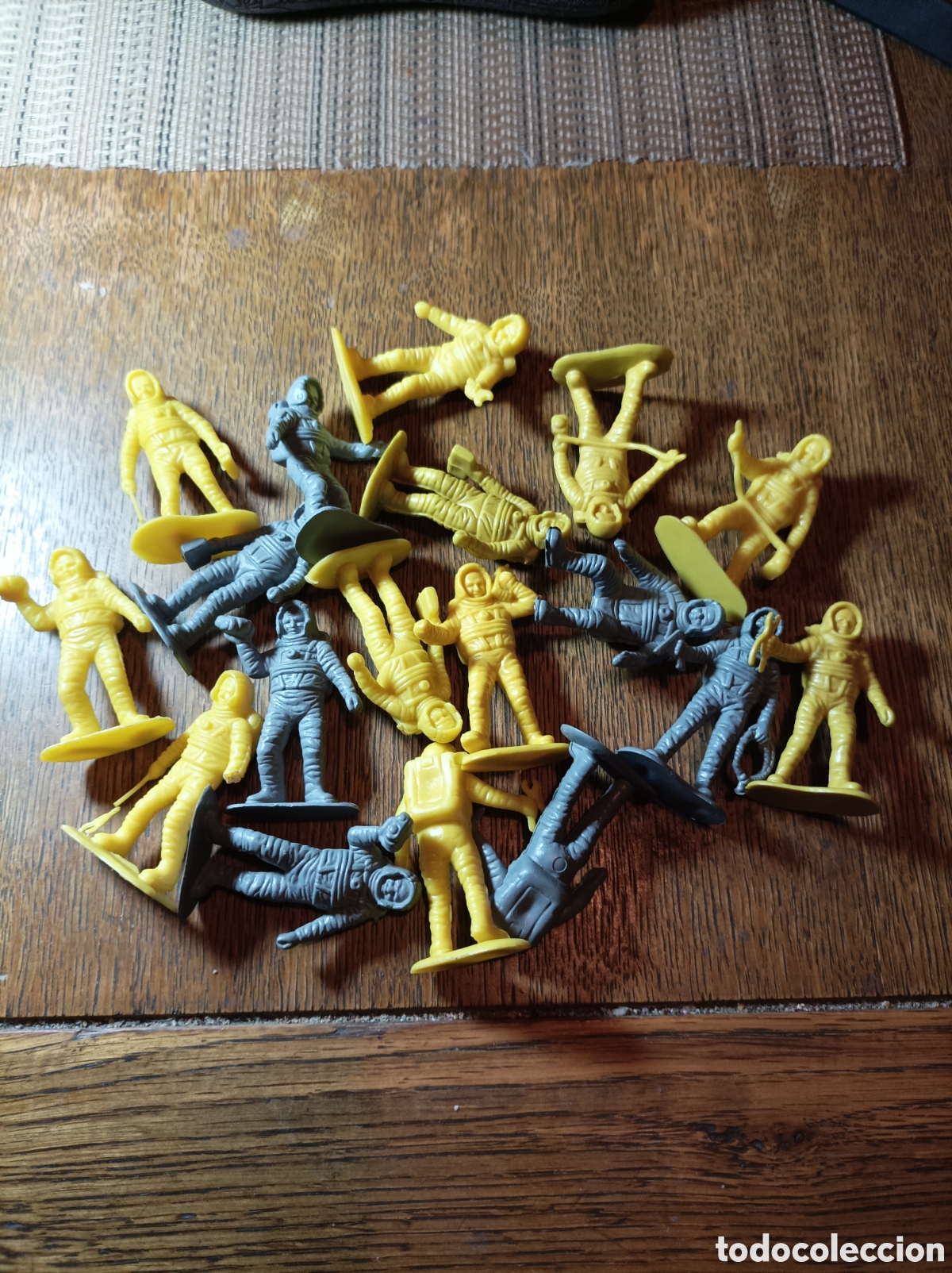 Figuras de goma y PVC: Lote astronautas. 5 CMS. - Foto 1