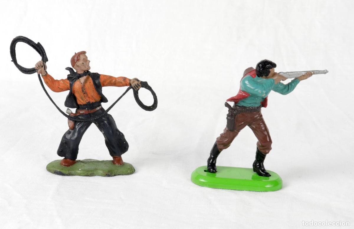 Figuras de goma y PVC: 2 vaqueros americanos Britains en pl&aacute;stico. - Foto 1