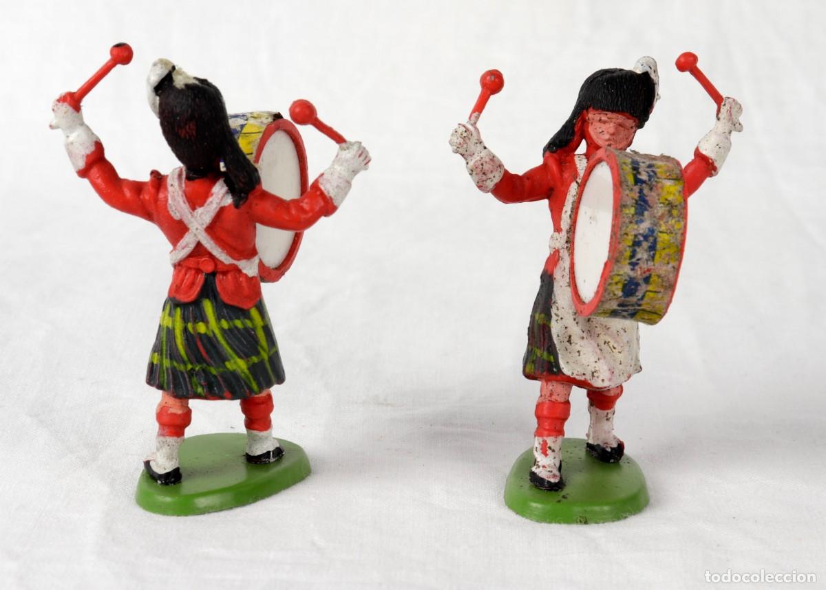 Figuras de goma y PVC: 2 escoceses con tambor-Britains. pl&aacute;stico - Foto 2