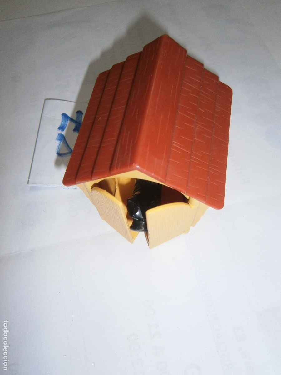 Gummi- und PVC-Figuren: --- CASETA CON PERRITO ---