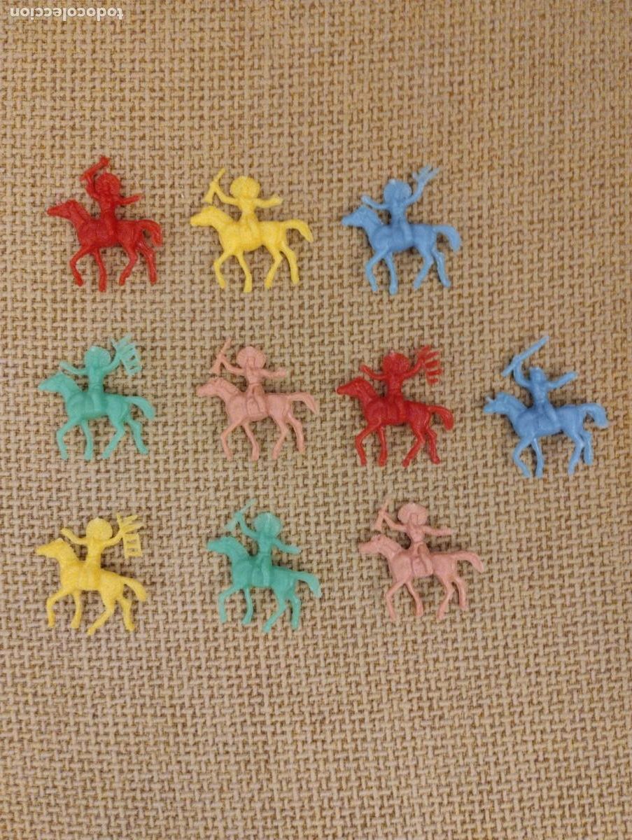 Figuras de goma y PVC: Lote indios a caballo antiguos - Foto 1