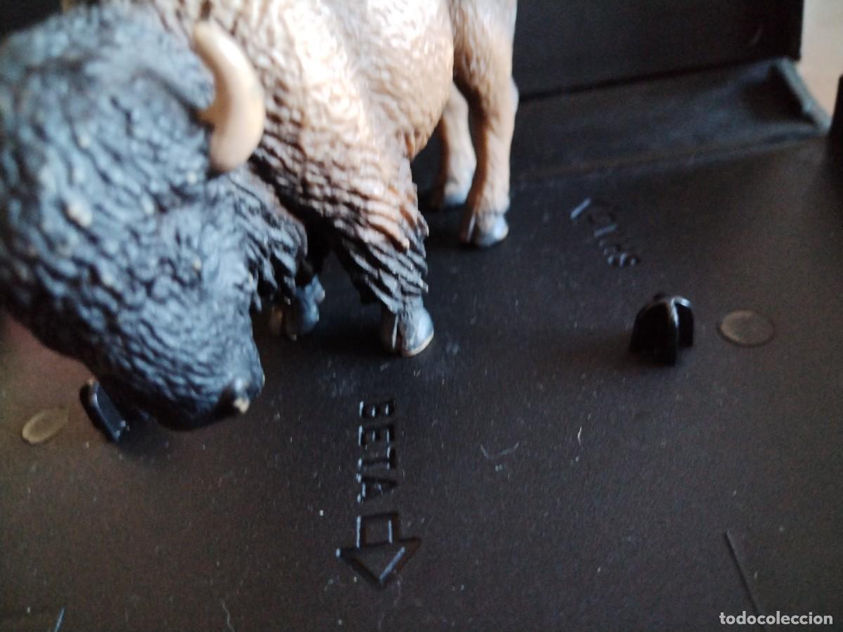 Figuras de goma y PVC: bufalo schleich -bisonte - Foto 3