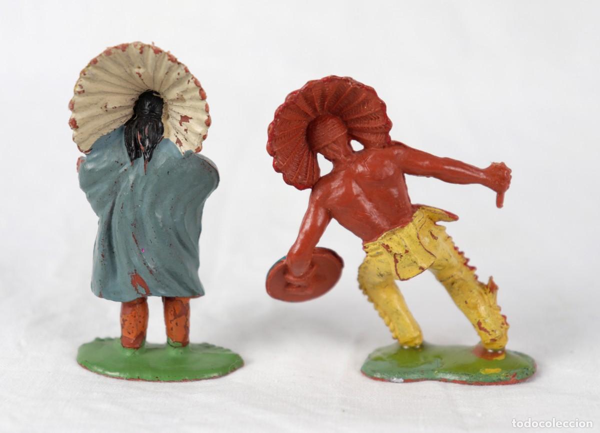 Figuras de goma y PVC: Dos indios en pl&aacute;stico marca Crescent Toys - Foto 2