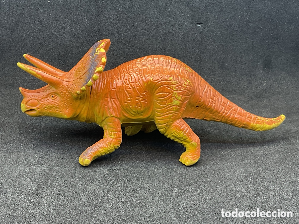 Gummi- und PVC-Figuren: Figura en Goma de Dinosaurio .Triceratops. . Made in China.
