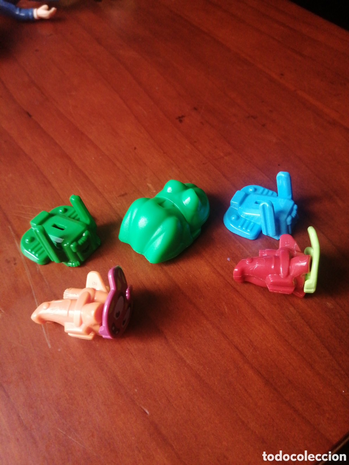 Figuras de goma Kinder: MU&Ntilde;ECOS KINDER SORPRESA LOTE - Foto 3