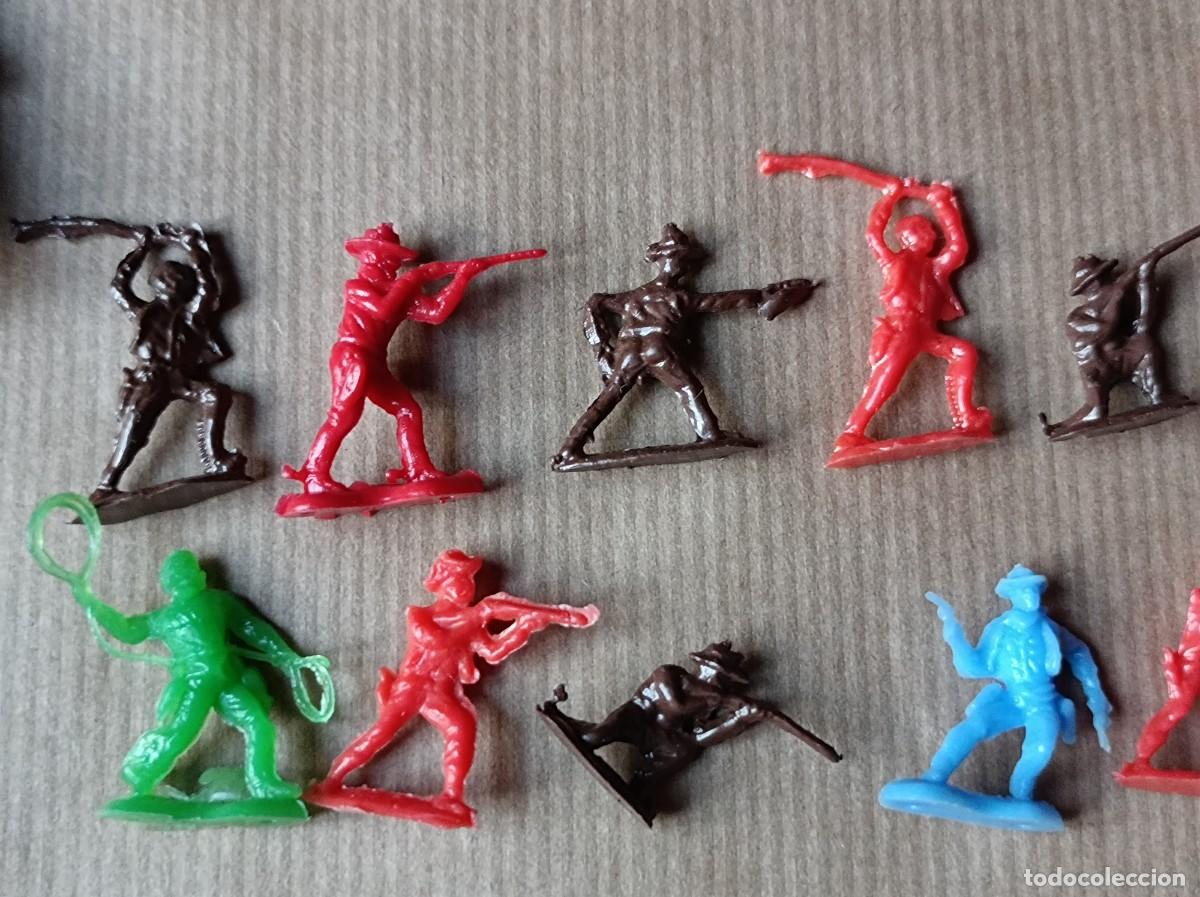 Figuras de goma y PVC: FIGURAS PEQUE&Ntilde;AS DE PL&Aacute;STICO INDIOS Y VAQUEROS - Foto 17