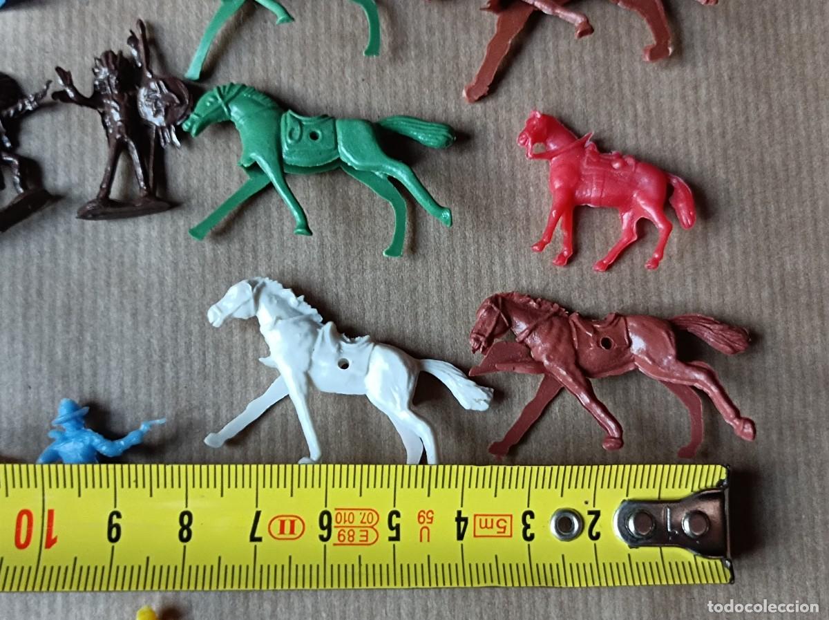 Figuras de goma y PVC: FIGURAS PEQUE&Ntilde;AS DE PL&Aacute;STICO INDIOS Y VAQUEROS - Foto 24