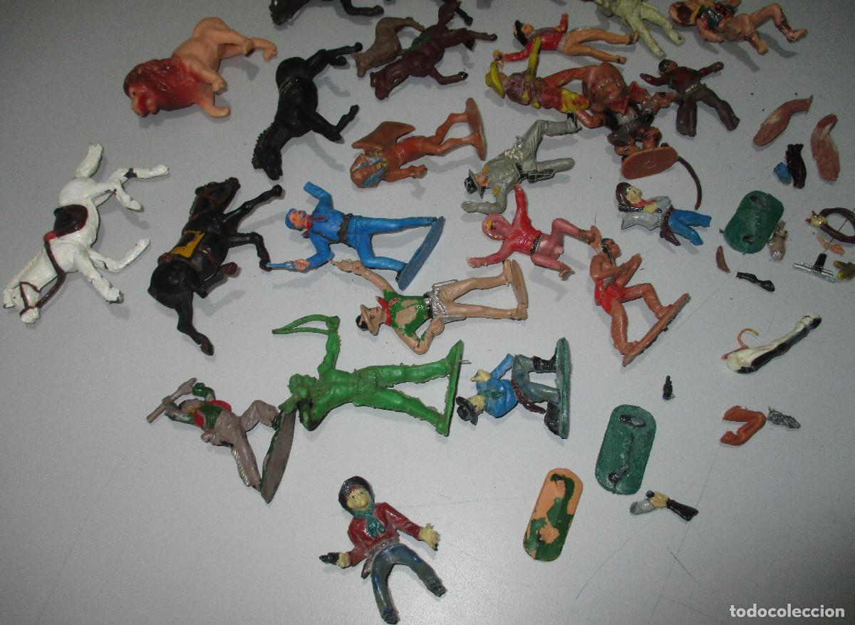 Figuras de goma y PVC: lote figuras pl&aacute;stico INDIOS, VAQUEROS, COWBOYS... - Foto 2