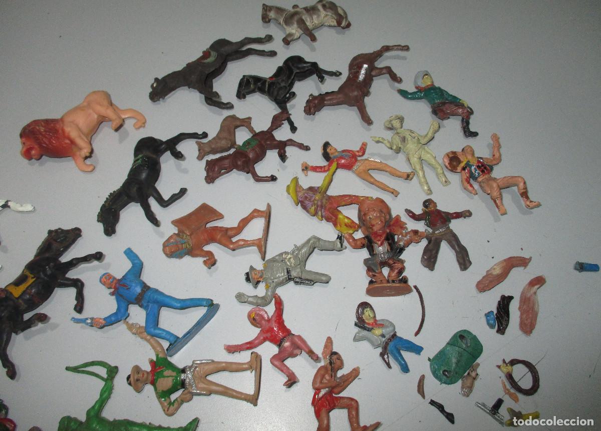 Figuras de goma y PVC: lote figuras pl&aacute;stico INDIOS, VAQUEROS, COWBOYS... - Foto 3