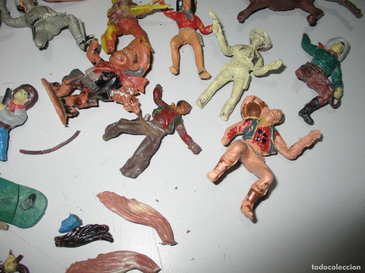 Figuras de goma y PVC: lote figuras pl&aacute;stico INDIOS, VAQUEROS, COWBOYS... - Foto 4