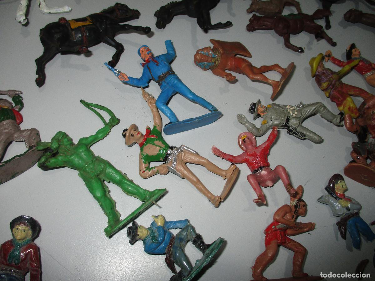 Figuras de goma y PVC: lote figuras pl&aacute;stico INDIOS, VAQUEROS, COWBOYS... - Foto 5