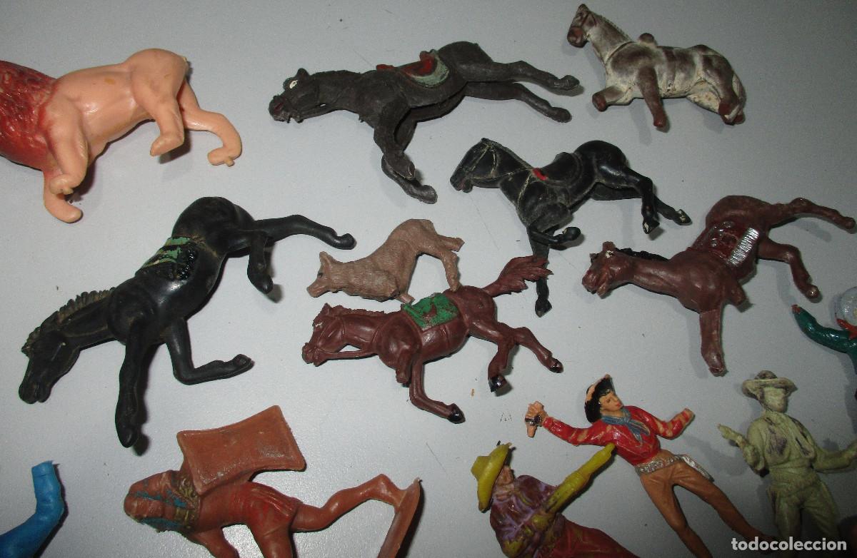Figuras de goma y PVC: lote figuras pl&aacute;stico INDIOS, VAQUEROS, COWBOYS... - Foto 6