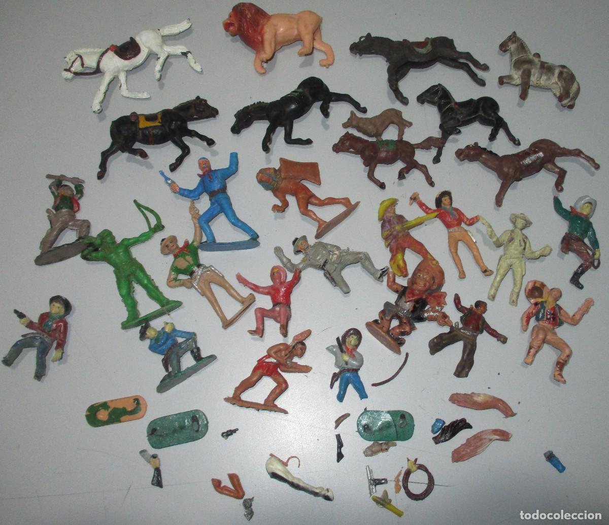 Figuras de goma y PVC: lote figuras pl&aacute;stico INDIOS, VAQUEROS, COWBOYS... - Foto 1