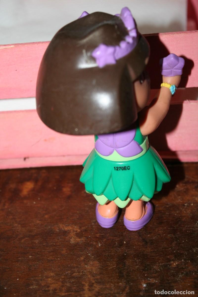 Figuras de goma y PVC: mu&ntilde;eca dora la exploradora mattel 2006 - Foto 2