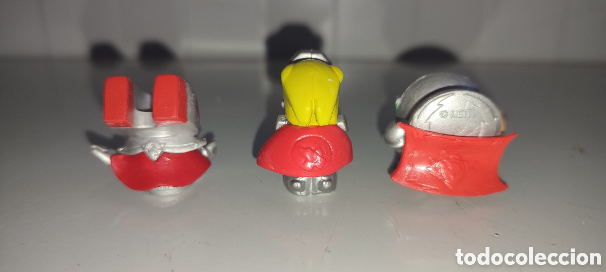 Figuras de goma y PVC: Super zings plateado - Foto 2