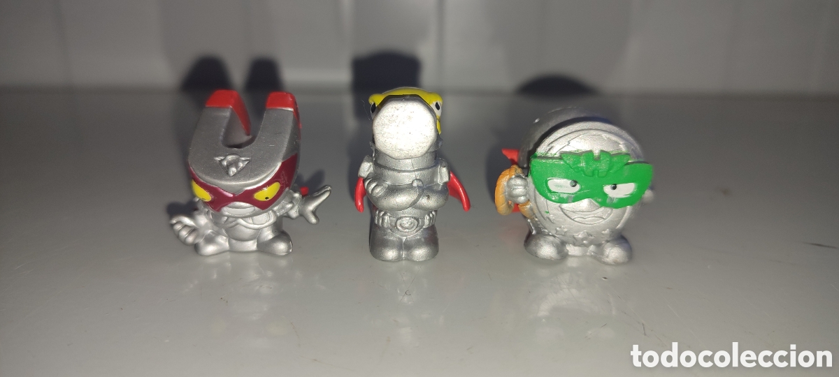Figuras de goma y PVC: Super zings plateado - Foto 1