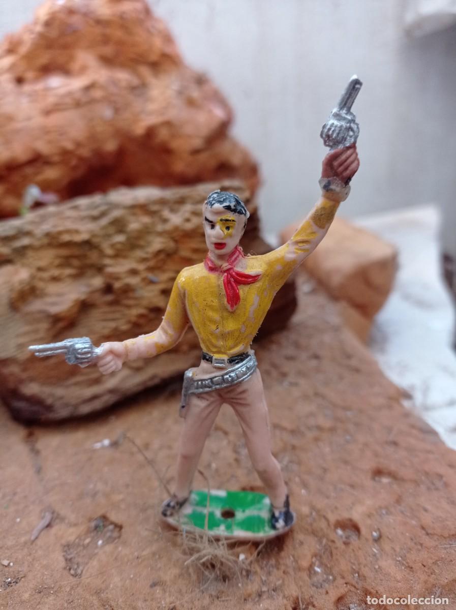 Figuras de goma y PVC: Vaquero con dos pistolas de comansi - Foto 1
