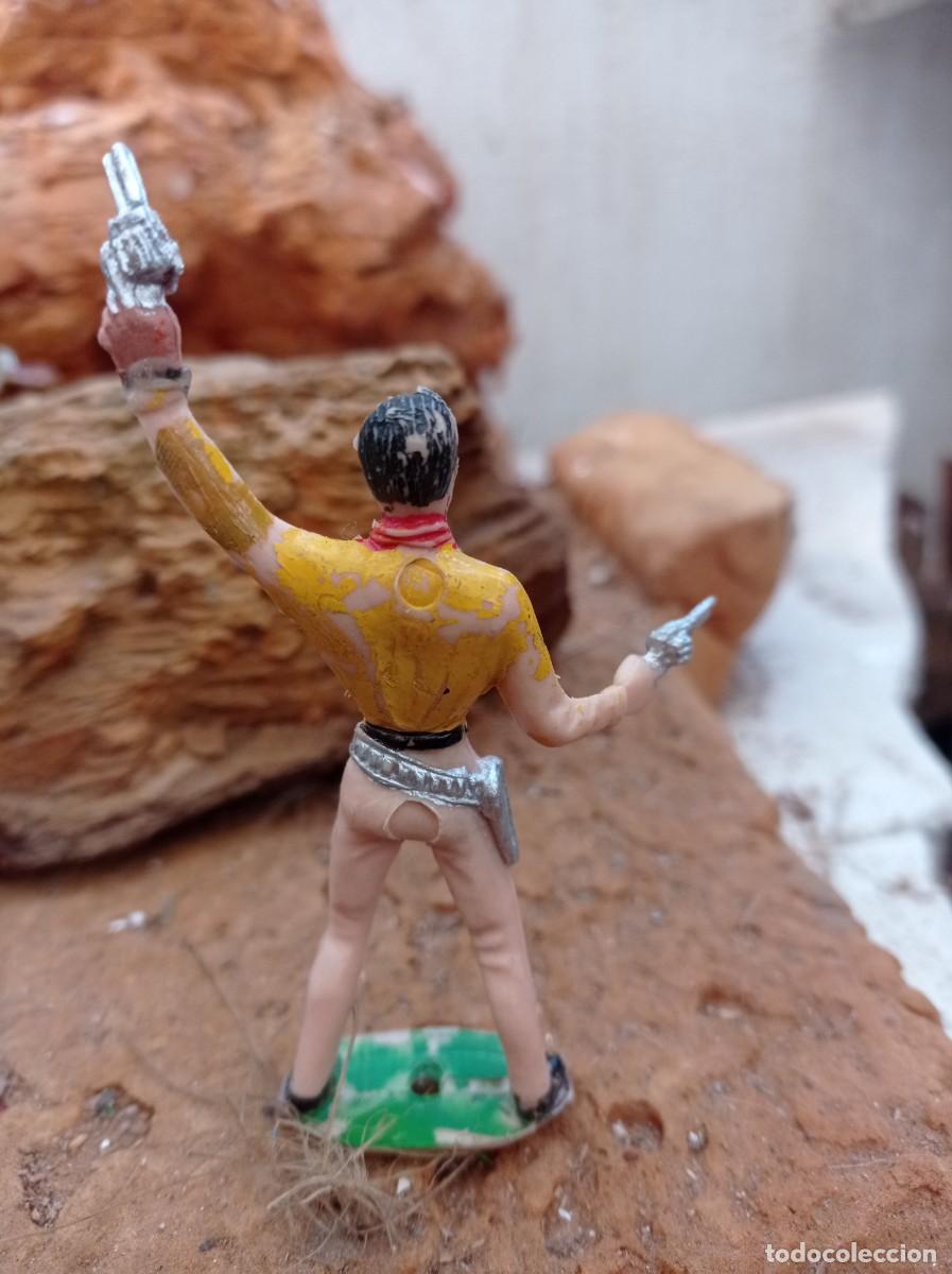 Figuras de goma y PVC: Vaquero con dos pistolas de comansi - Foto 2