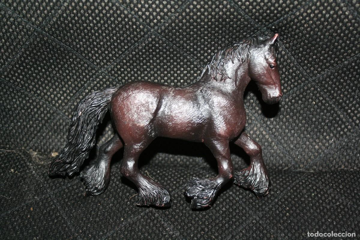 Figuras de goma y PVC: caballo frison papo 07 - Foto 1