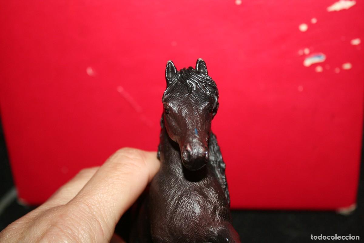 Figuras de goma y PVC: caballo frison papo 07 - Foto 3