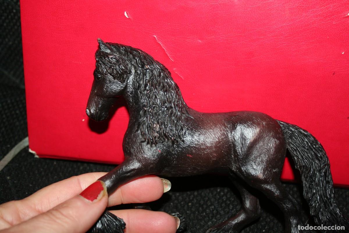 Figuras de goma y PVC: caballo frison papo 07 - Foto 4