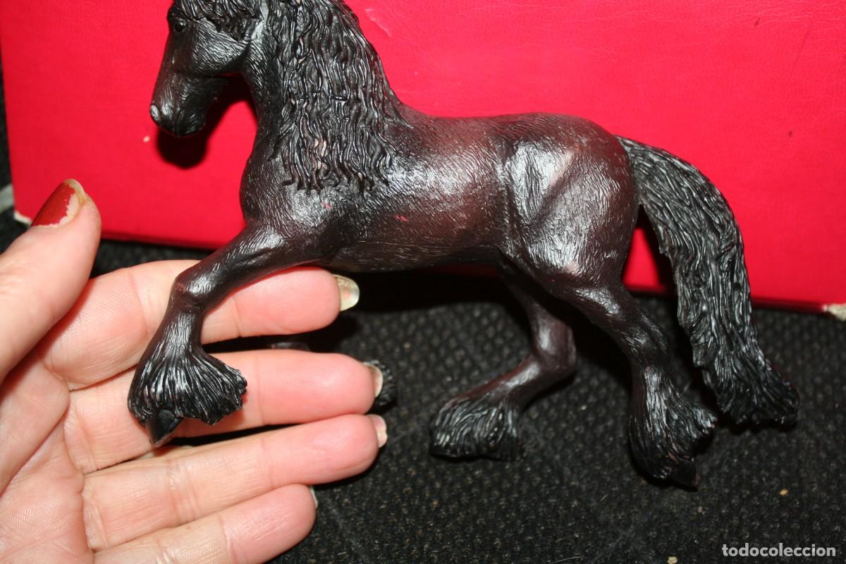 Figuras de goma y PVC: caballo frison papo 07 - Foto 5