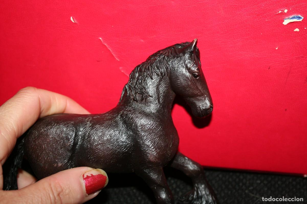 Figuras de goma y PVC: caballo frison papo 07 - Foto 6
