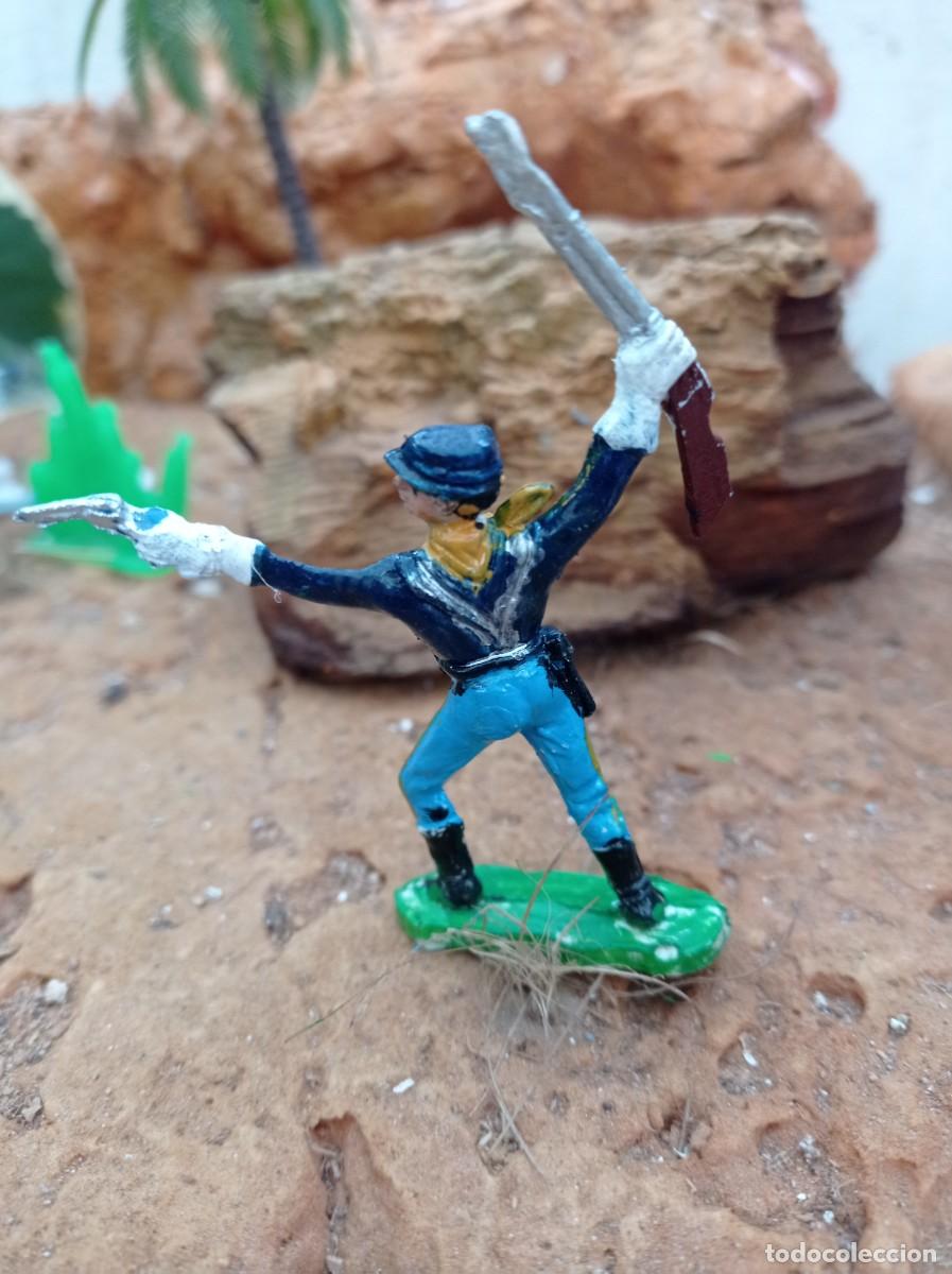 Figuras de goma y PVC: Soldado con pistola de comansi - Foto 2