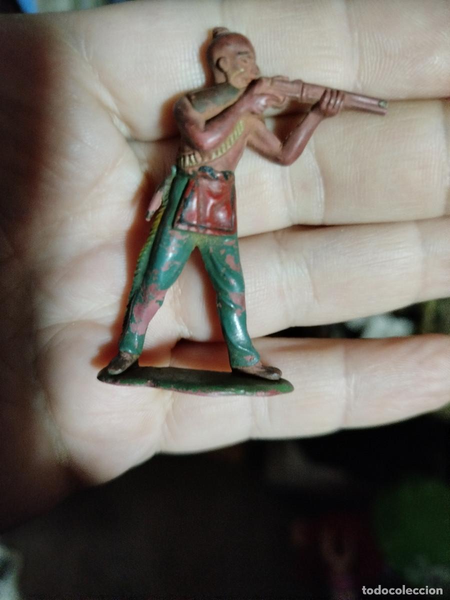 Figuras de goma y PVC: Figura de coleccion indio - Foto 1