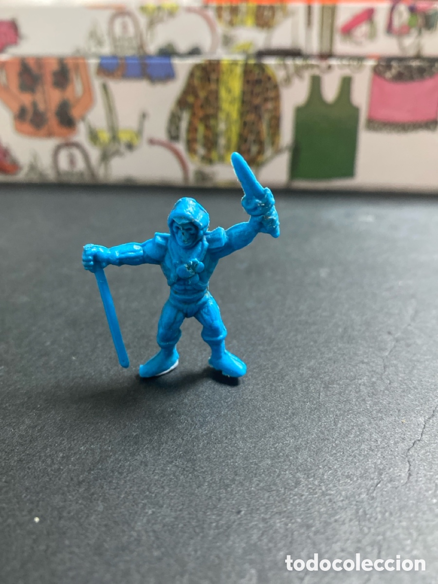 Figuras de goma y PVC: Figura Dunkin M&aacute;ster del Universo - Foto 1