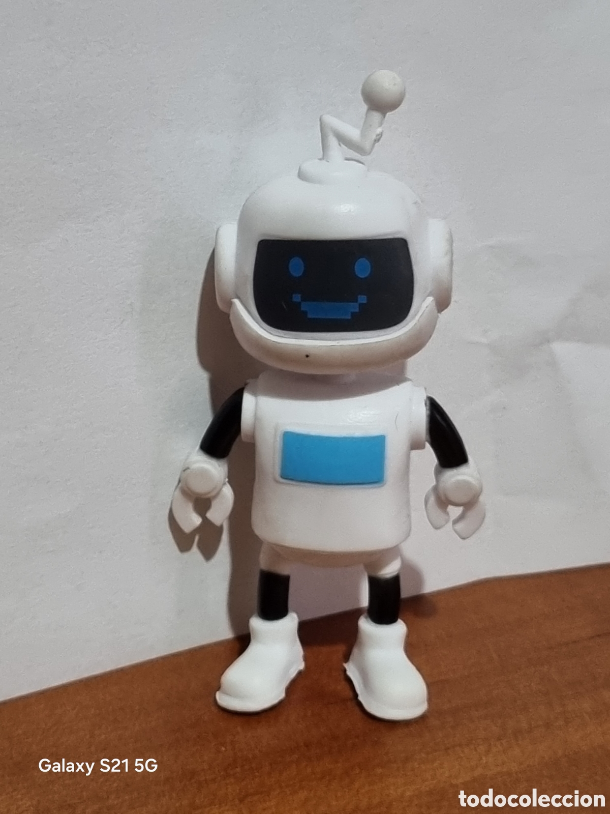 Figuras de goma y PVC: FIGURA DE PVC UN ROBOT - Foto 1