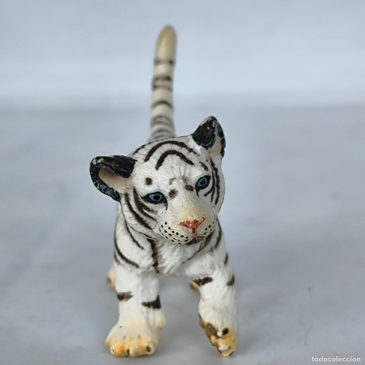 Figuras de goma y PVC: Cr&iacute;a Tigre blanco 2003 schleich - Foto 2