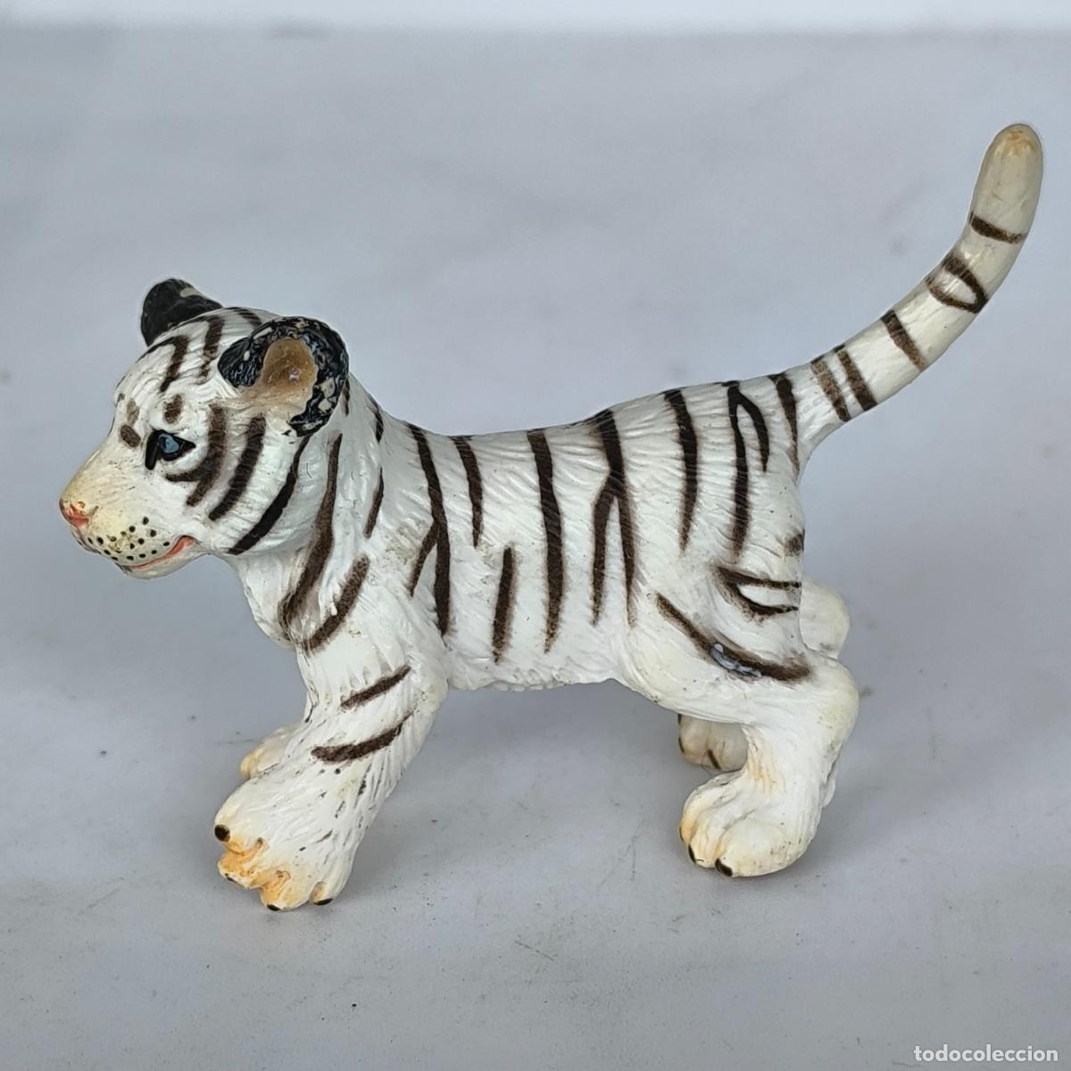 Figuras de goma y PVC: Cr&iacute;a Tigre blanco 2003 schleich - Foto 1