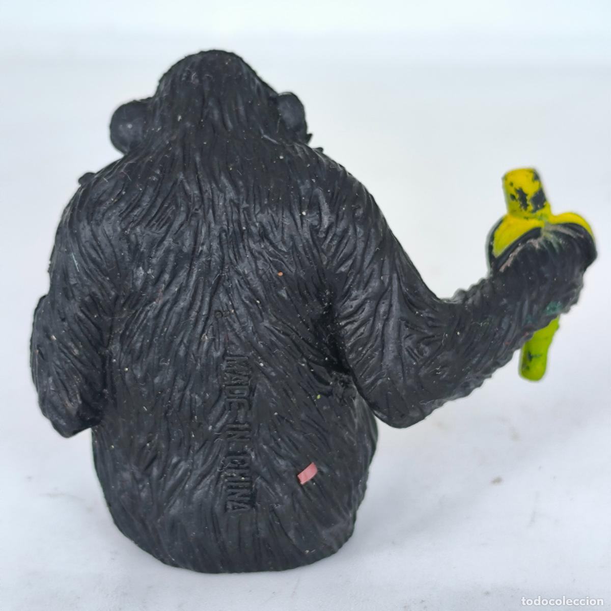 Figuras de goma y PVC: Figura gorila mono comiendo Platano AAA ? - Foto 3