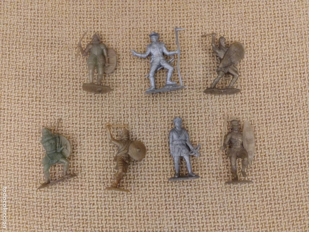 Figuras de Goma y PVC: Soldados del Mundo Phoskitos/ Kellogg's