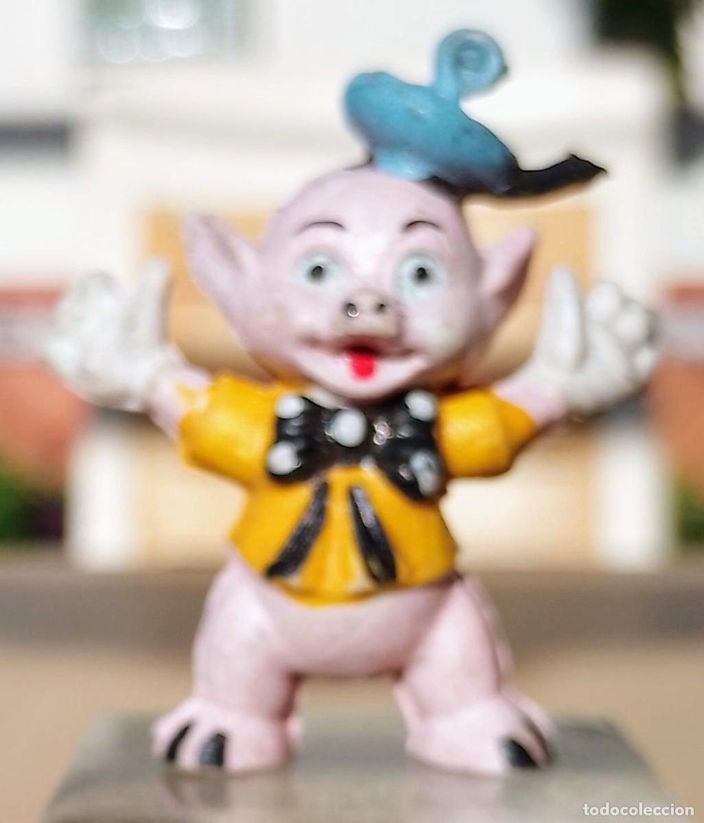 Figuras de Borracha e PVC: Antigua Figura de Violinista uno de Los Tres Cerditos de Chupet&iacute;n de Walt Disney