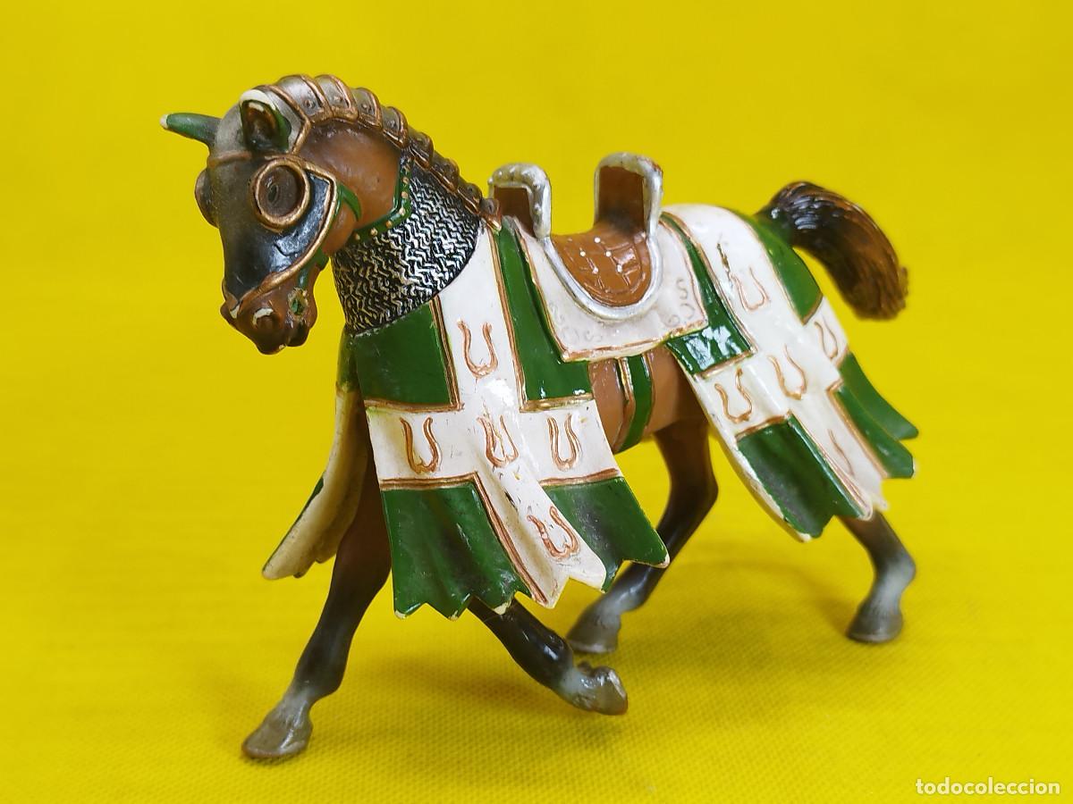 Figuras de goma y PVC: Schleich Caballo medieval de combate - Foto 1