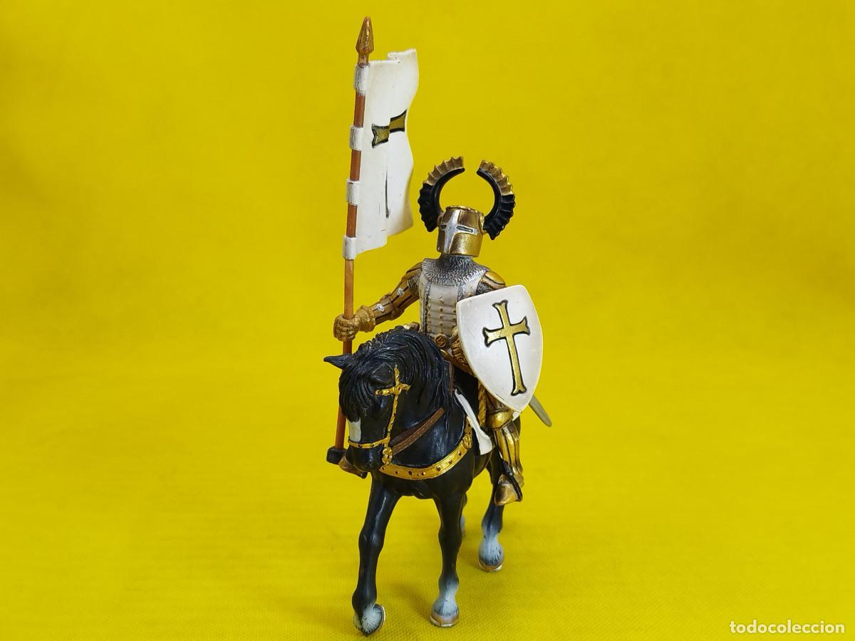 Figuras de goma y PVC: Schleich Abanderado Teut&oacute;n a caballo REF 70035 - Foto 2