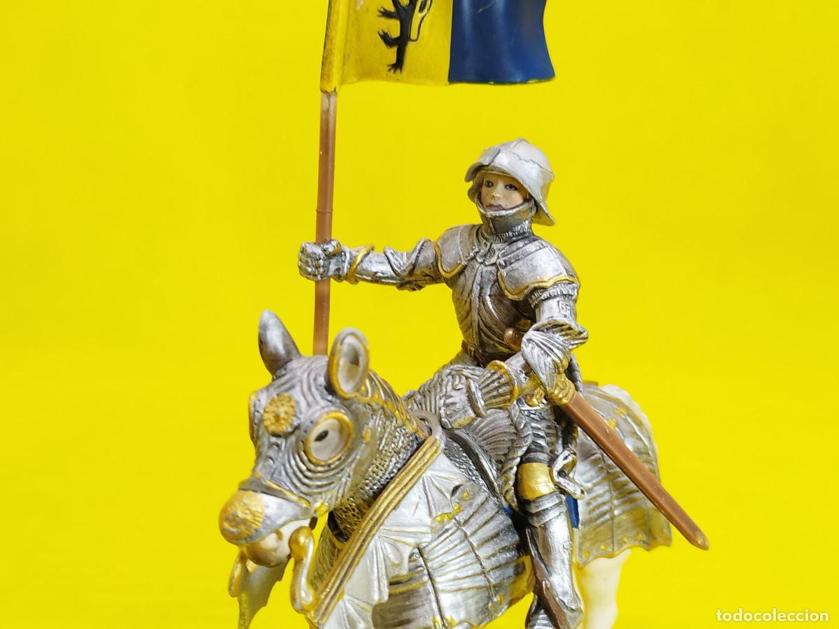 Figuras de goma y PVC: Schleich Abanderado a caballo REF 70008 - Foto 1
