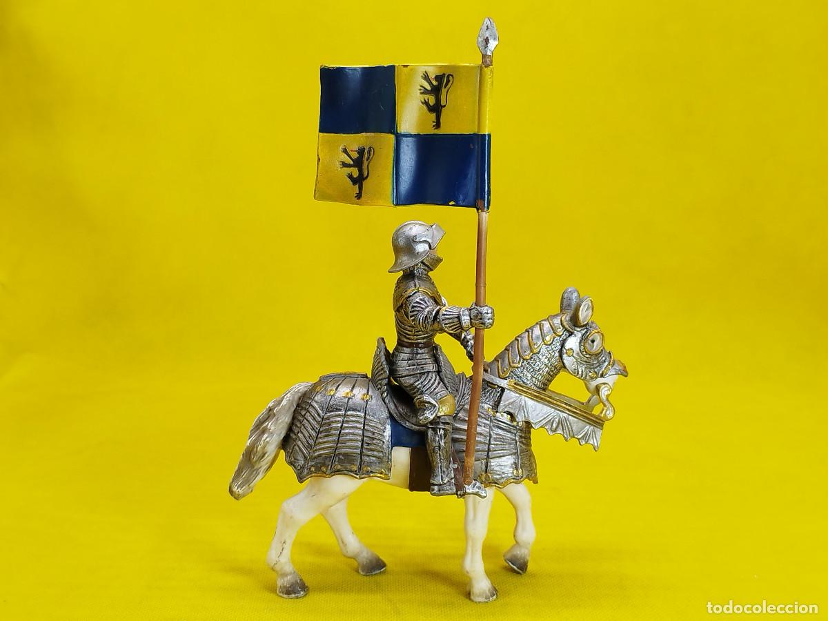 Figuras de goma y PVC: Schleich Abanderado a caballo REF 70008 - Foto 5