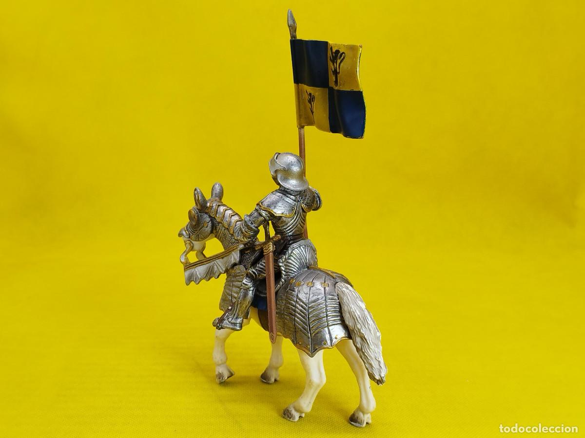 Figuras de goma y PVC: Schleich Abanderado a caballo REF 70008 - Foto 6