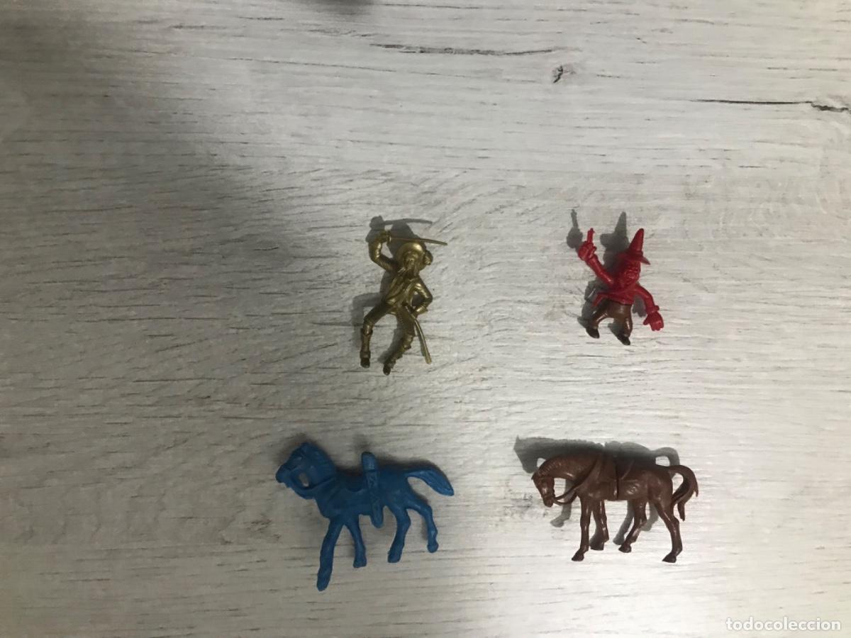 Figure di Gomma e PVC: Lote de 2 figuras a caballo