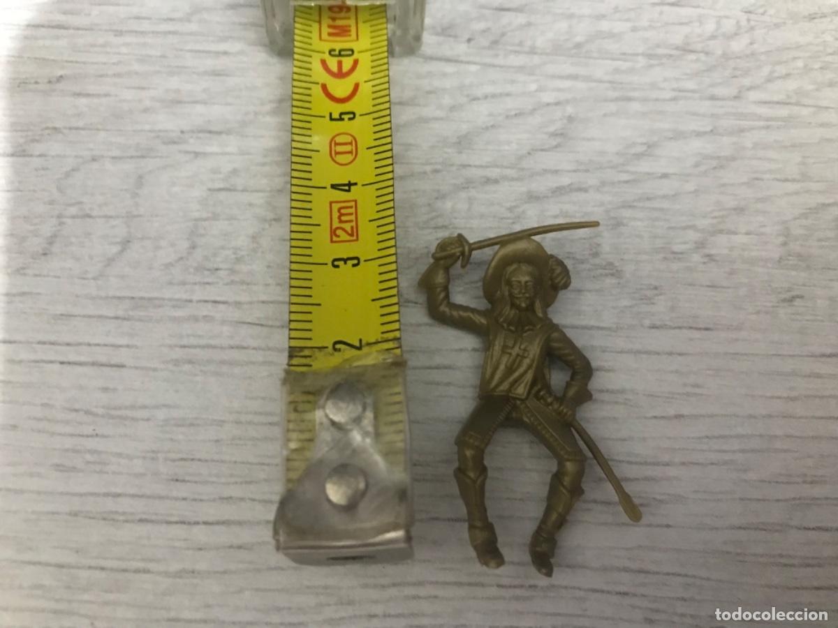 Figuras de goma y PVC: Lote de 2 figuras a caballo - Foto 9