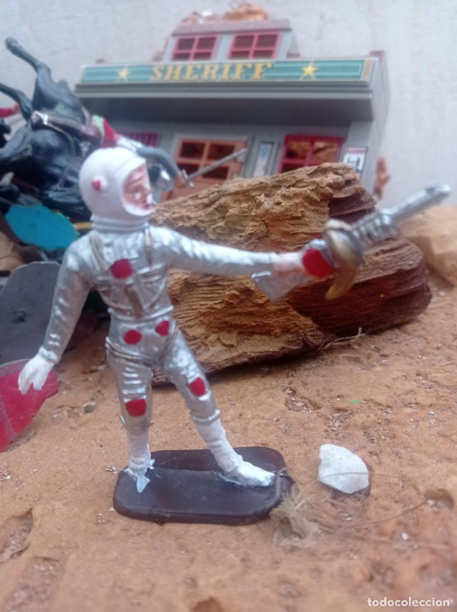 Figuras de goma y PVC: Astronauta de comansi - Foto 1