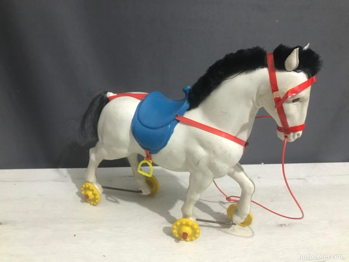 Figurines en Caoutchouc et PVC: Curioso caballo de arrastre
