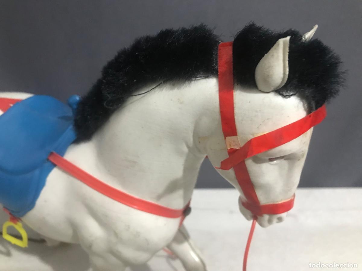 Figuras de goma y PVC: Curioso caballo de arrastre - Foto 2