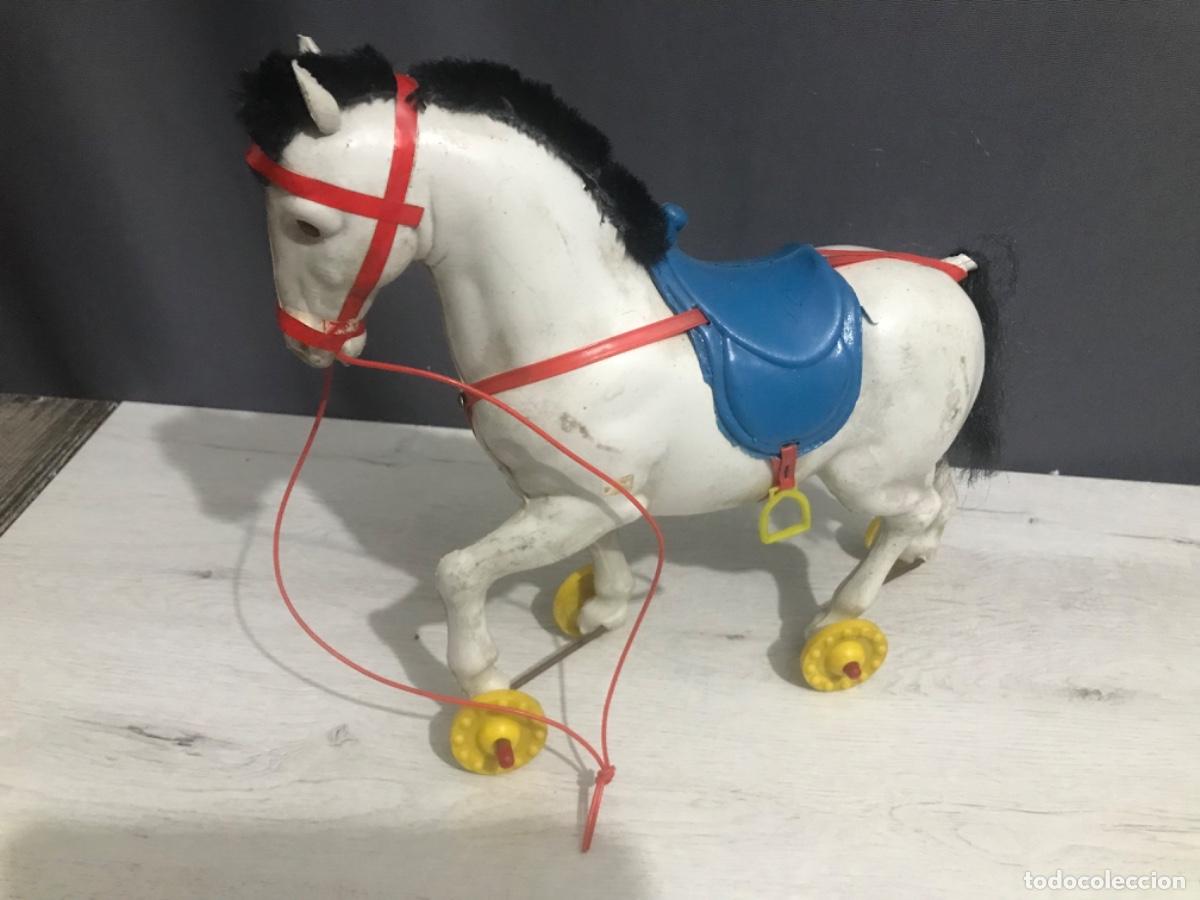 Figuras de goma y PVC: Curioso caballo de arrastre - Foto 3