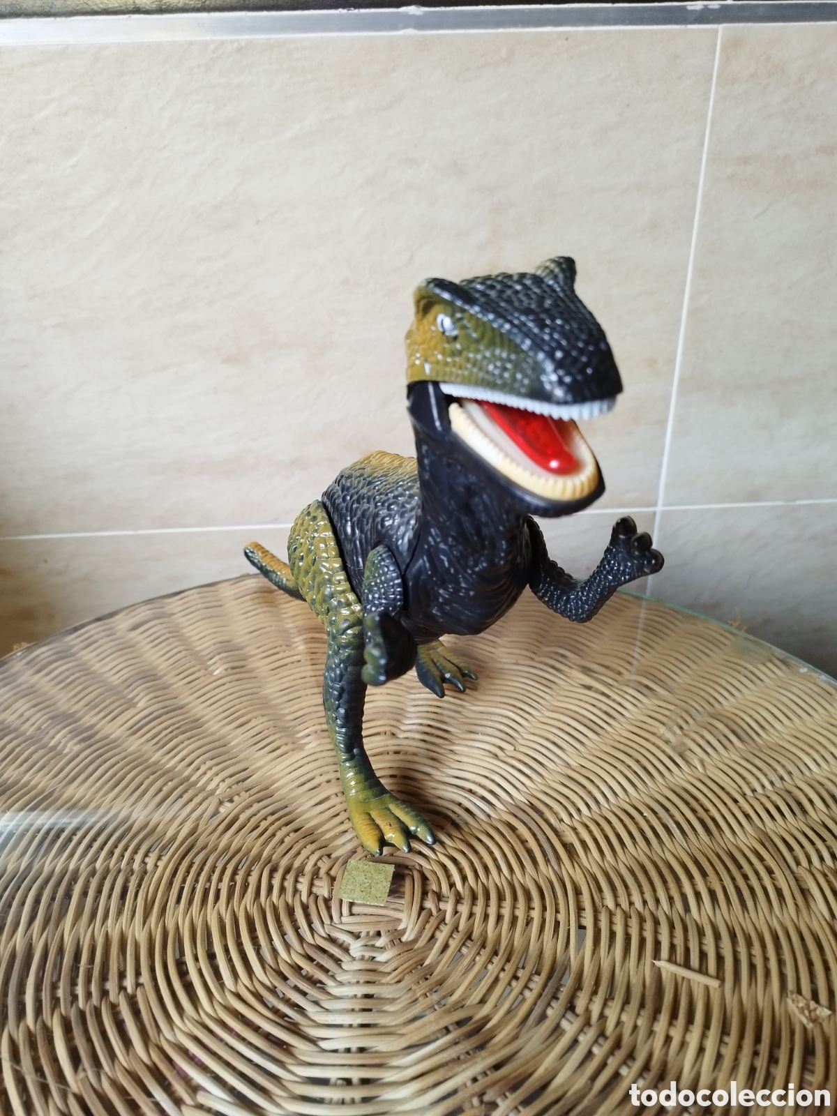 Figuras de goma y PVC: Dinosaurio Indorraptor. - Foto 1
