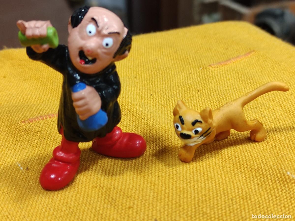 Figuras de goma y PVC: Gargamel y azrael, pitufos - Foto 1