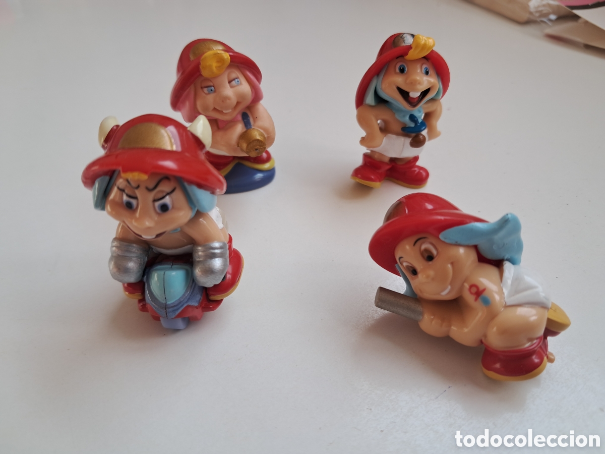 Figuras de goma Kinder: Kinder figuritas beb&eacute; bomberos - Foto 1